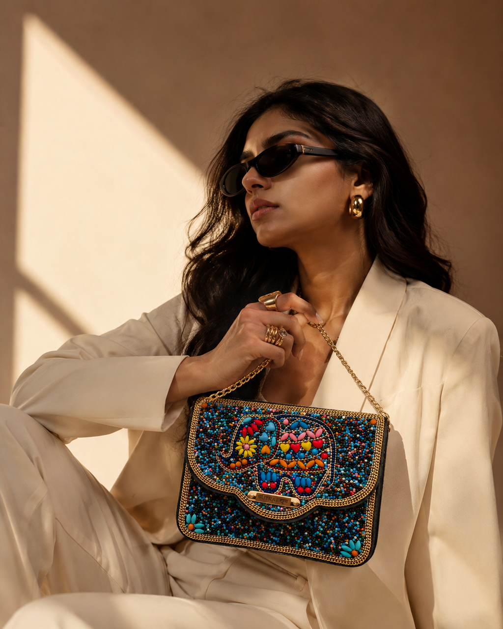 SŪTRA Ethnic-Style Crossbody Bag – Handmade Floral Shell-Shaped Phone Pouch for Women, Single-Shoulder Beaded Sling Bag