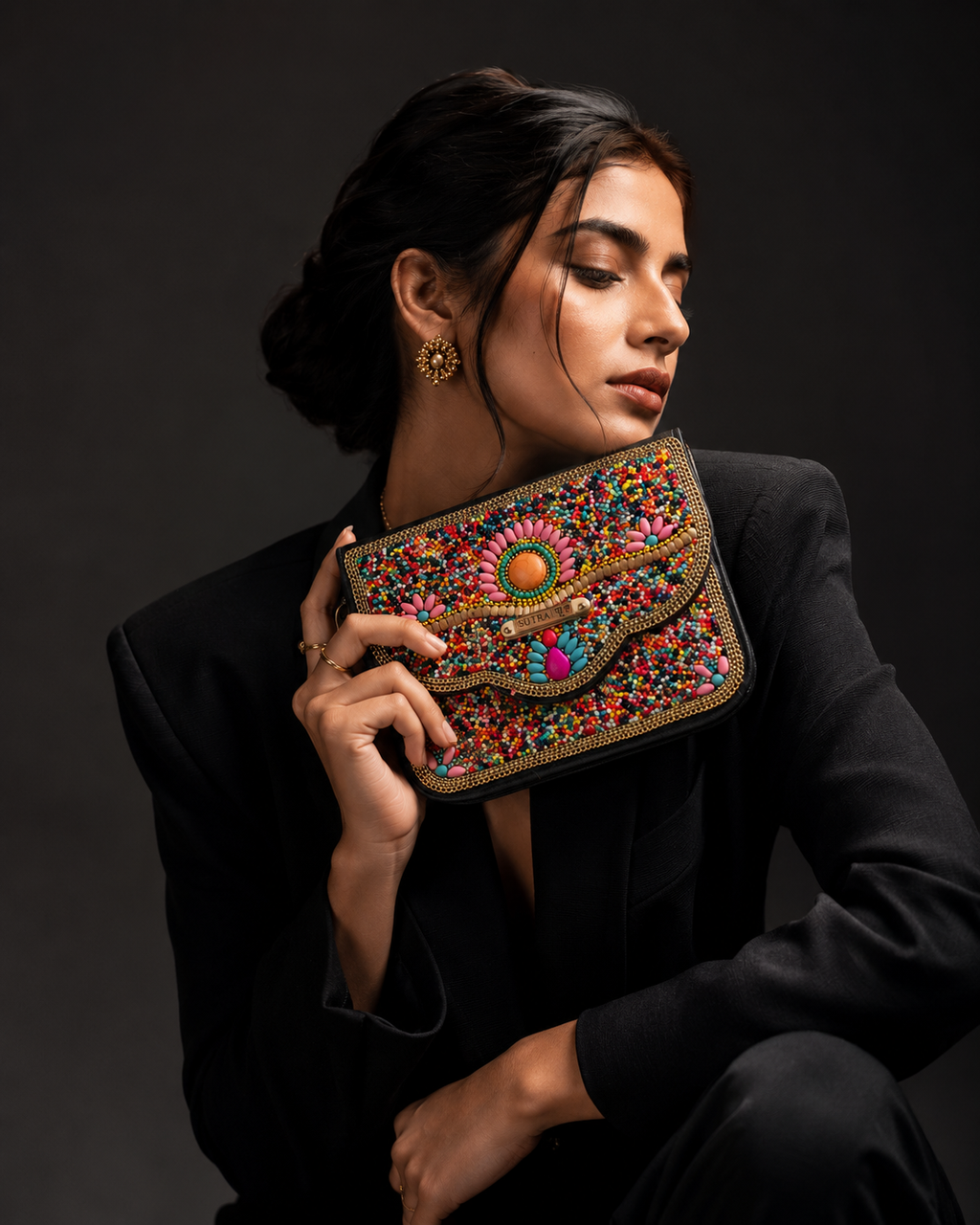 SŪTRA Ethnic-Style Crossbody Bag – Handmade Floral Shell-Shaped Phone Pouch for Women, Single-Shoulder Beaded Sling Bag